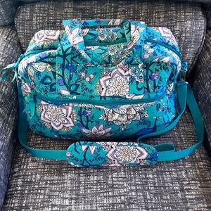 Vera Bradley Small Traveler Bag Peacock Garden Turqoise & Pink